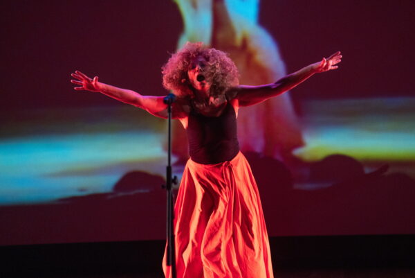 Vivian Luz, in the performance ‘El tiempo es un cuerpo’ (2024)